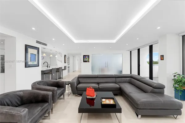 10205 COLLINS AVE 604