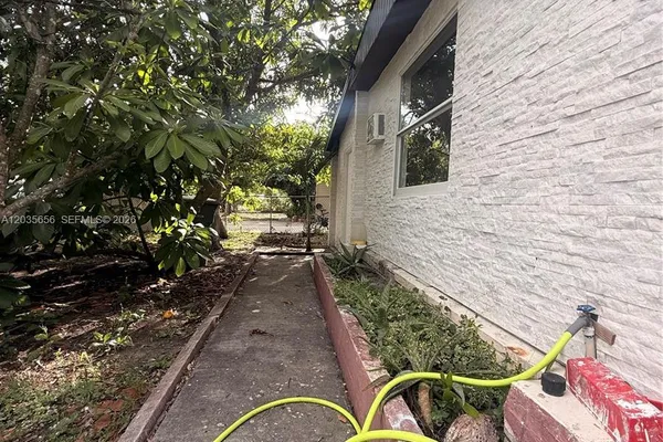 607 SABAL AVE