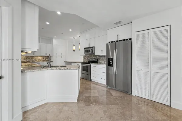 4725 NW 104TH AVE