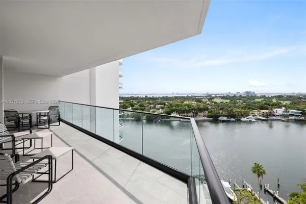 5500 COLLINS AVE 1401
