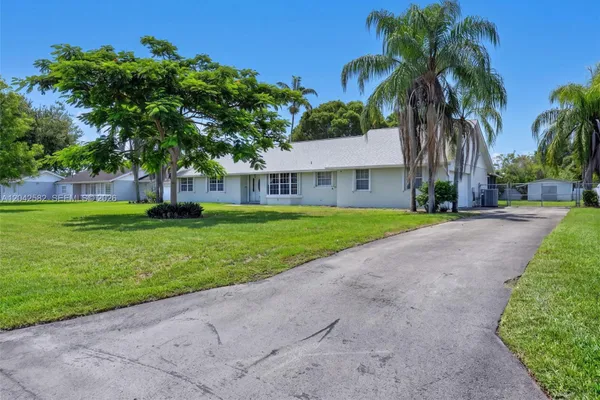 1728 NW 20TH ST