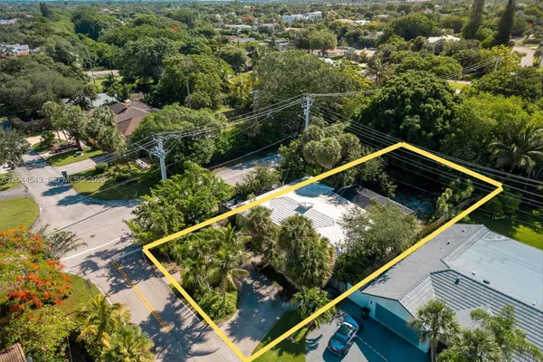 698 NW 7TH AVE