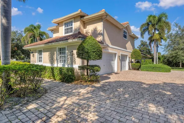 5220 ROSEWOOD LN