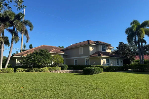 5220 ROSEWOOD LN