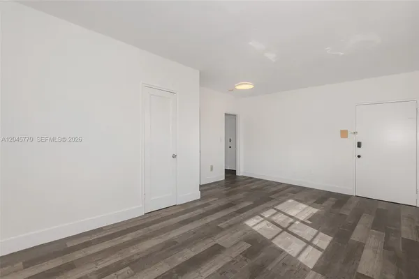 8340 CRESPI BLVD 20