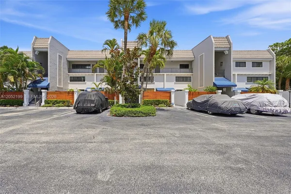 801 PALM TRL 10