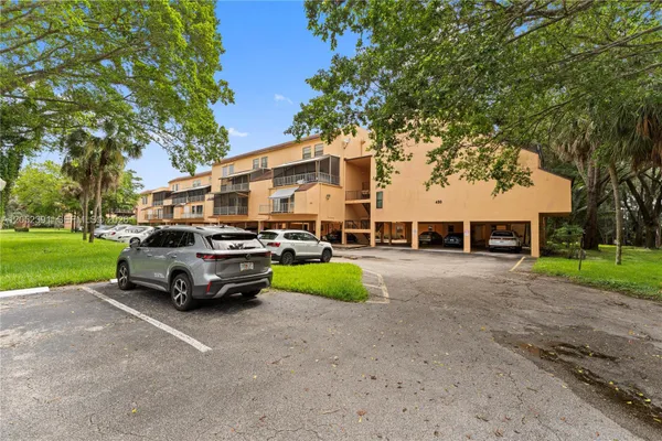 430 COMMODORE DR 310
