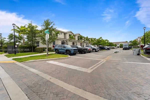 336 NW 8TH ST