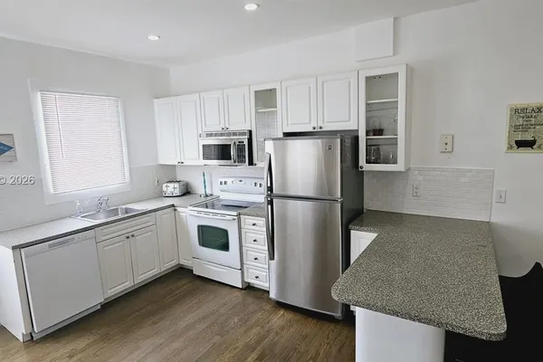 842 MERIDIAN AVE 3D