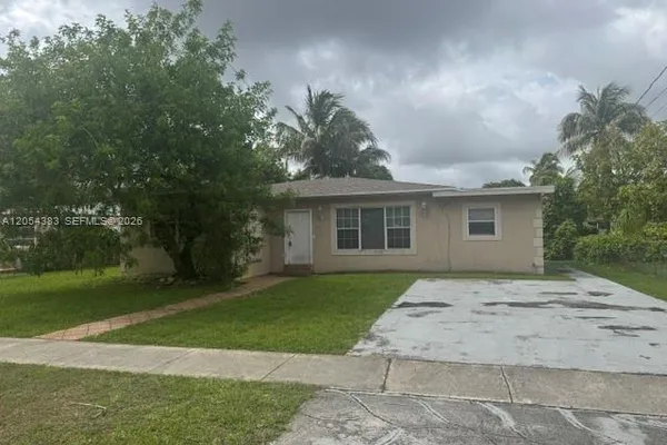 374 NE 171 ST