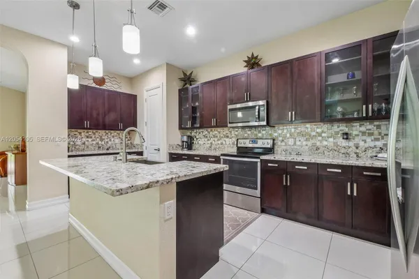 1053 SW 113TH WAY