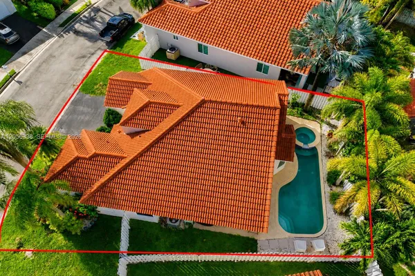 325 SOMERSET WAY