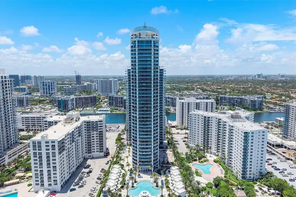 3101 S OCEAN DR 3607