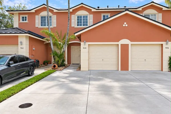 904 NW 100TH AVE