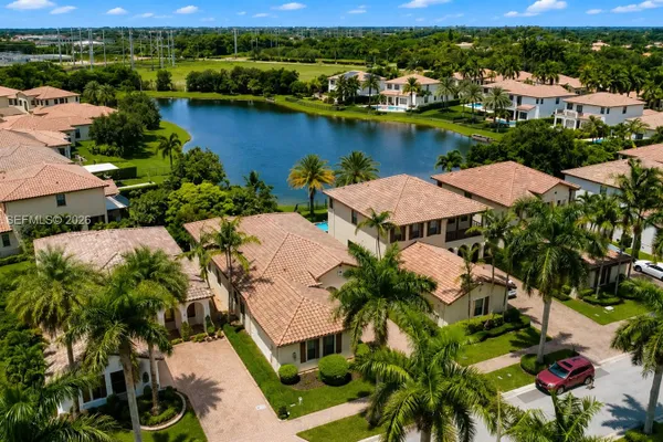 8514 NW 37TH CT