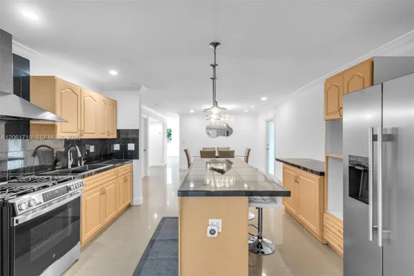 3685 W 9TH AVE