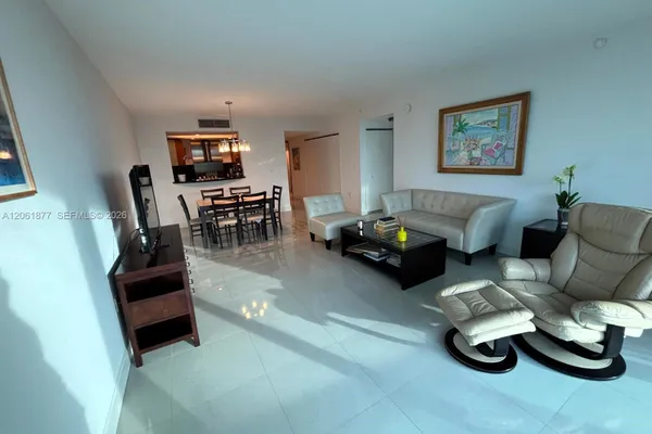 9401 COLLINS AVE 401