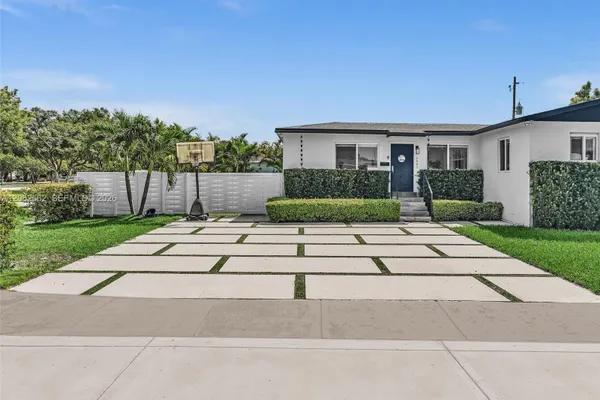 2401 SW 83RD AVE