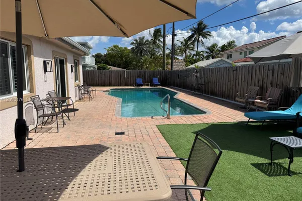 1660 NE 25TH AVE