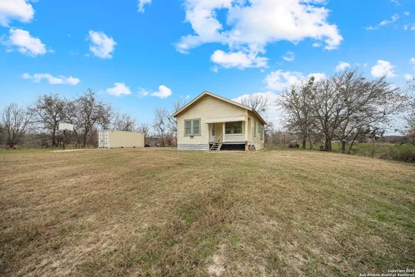 292 BEACH SHORE DR