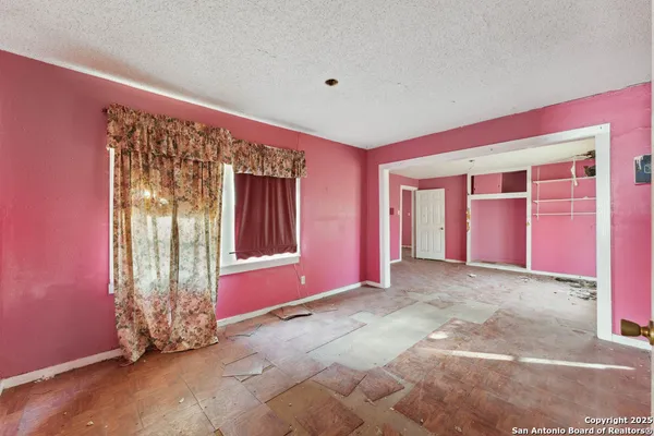 1932 E HIGHLAND BLVD