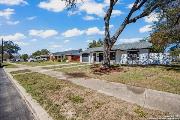 5027 CREEKMOOR DR