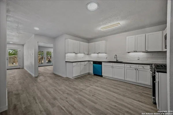 5027 CREEKMOOR DR