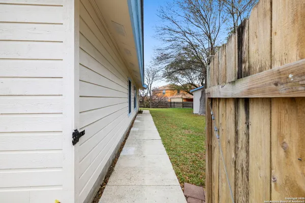 3807 PINE BREEZE