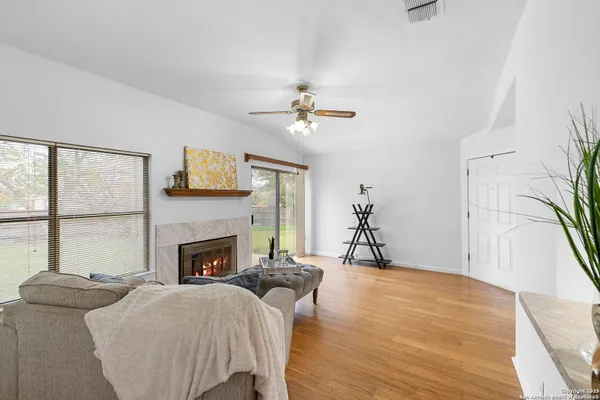 3807 PINE BREEZE