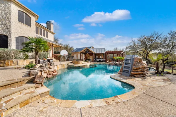 16227 SAN CAYETANO