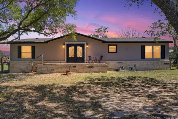 205 CREEKVIEW DR
