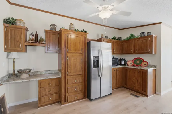 205 CREEKVIEW DR
