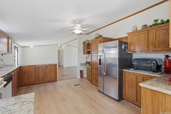 205 CREEKVIEW DR