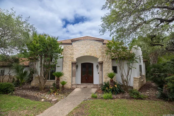 22 ROYAL GARDENS DR