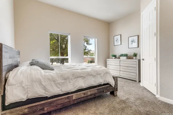 24114 STATELY OAKS