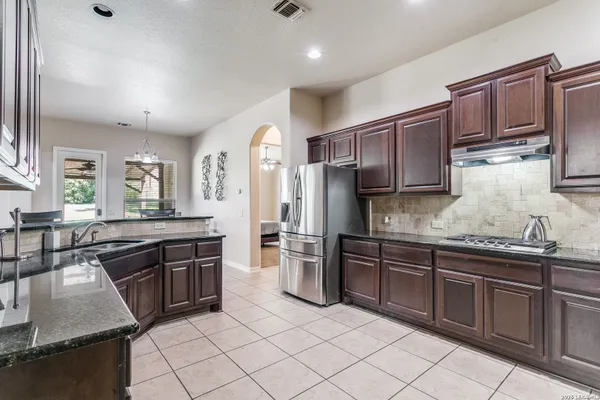 24114 STATELY OAKS
