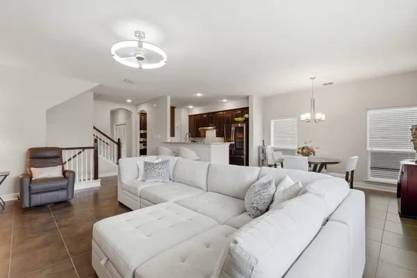 23943 STATELY OAKS