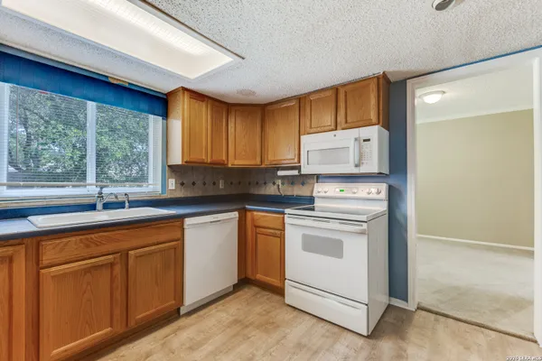 15101 ENCINO VERDE