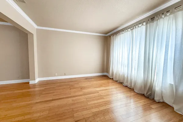 21122 SIMI VALLEY DR