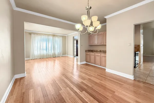 21122 SIMI VALLEY DR