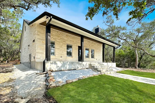 197 SPRING MOUNTAIN DR