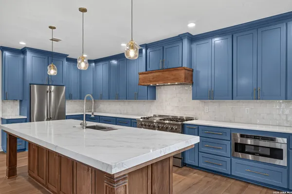 130 SPRING HILL DR