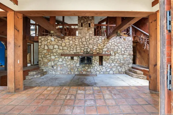 339 SHADY OAKS DR