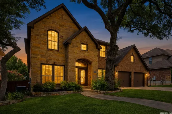 8810 WOODLAND BND