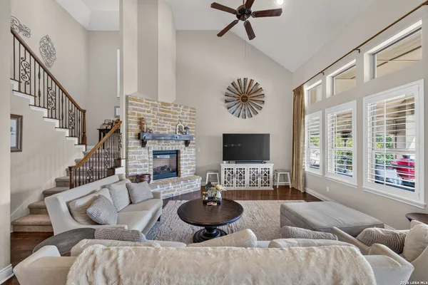 226 SHANNON CIR