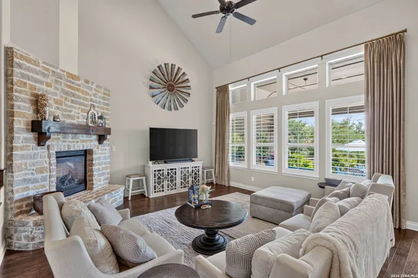 226 SHANNON CIR