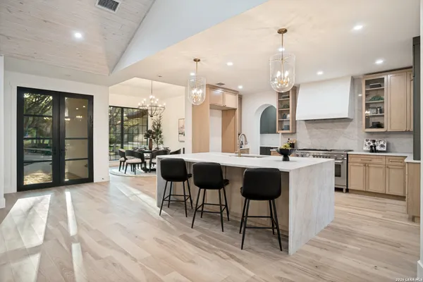206 POST OAK WAY