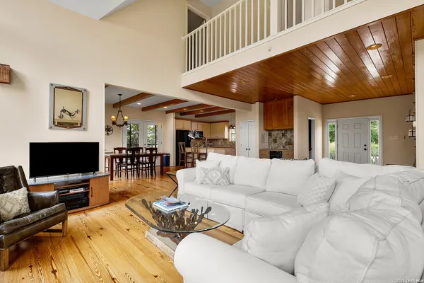 340 RIO DR