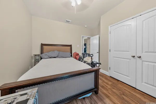 23922 STATELY OAKS