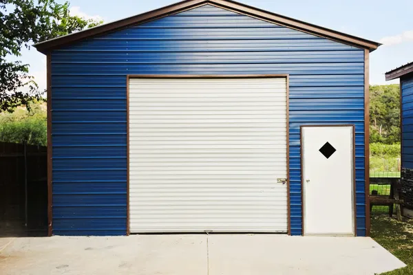 135 LAKESHORE DR